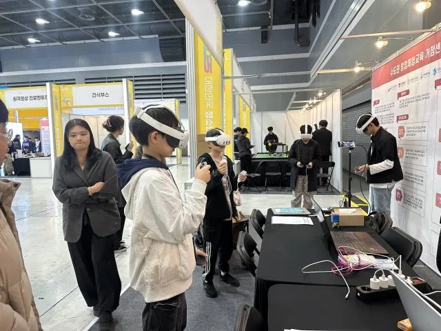창업체험교육 거점센터 행사에서 진행한 실제 VR 체험